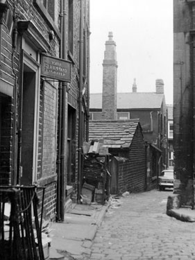 Battyes Yard, Huddersfield - viewed from the archway, Market Place.
