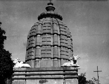 Royal Air Force 1543805 R.O. Stone East Bengal and Burma 1943-1946: Black and White Negatives of various photographs taken over that period – Hindu Temple decorated with statues of sacred cows, Dacca (Dhaka), East Bengal.