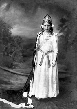 Armitage Bridge's Celebration of the Coronation of King George V - Marjorie Haigh (b. 17th September 1900) portrayed the Queen in this image.